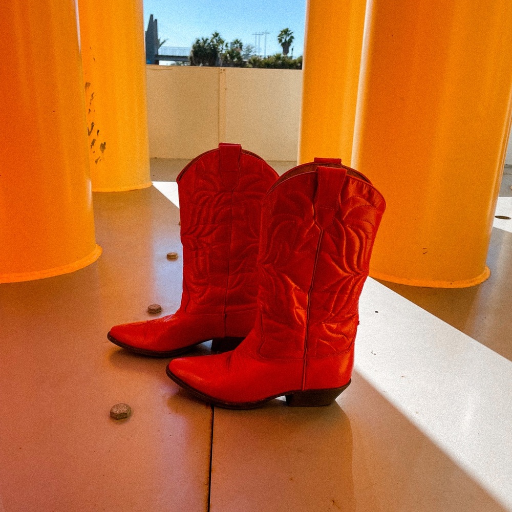 Vintage 1970-80’s Cherry Red Leather Cowboy Boots 🤠
